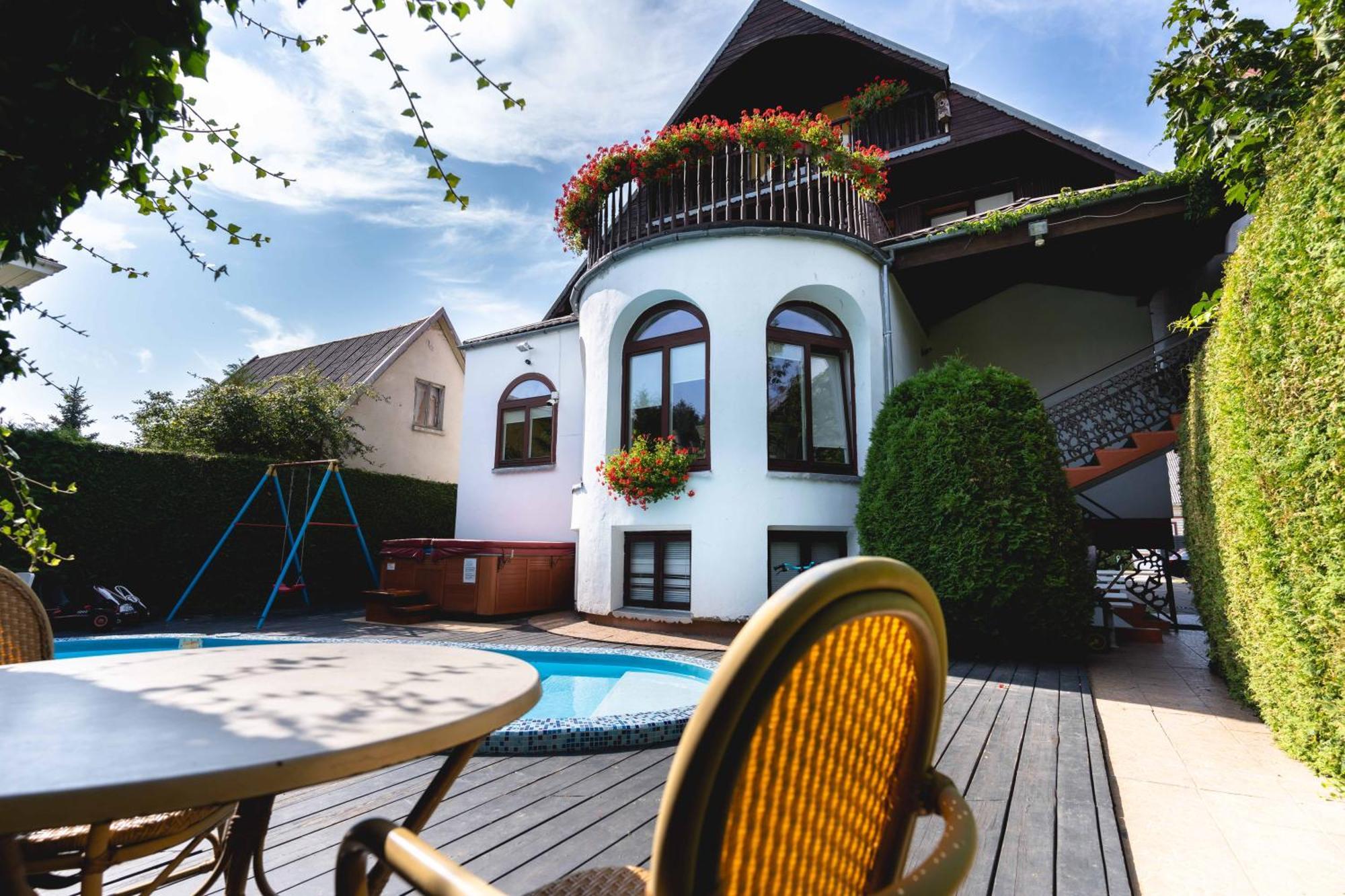 Po Kastonu & Spa Паланга Екстериор снимка